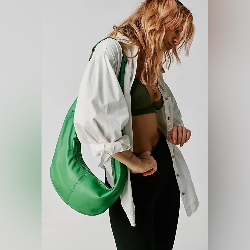 NWT FREE PEOPLE Idle Hands Sling Leather Bag | Putt Putt Green MSRP $98 - Picture 4 of 13